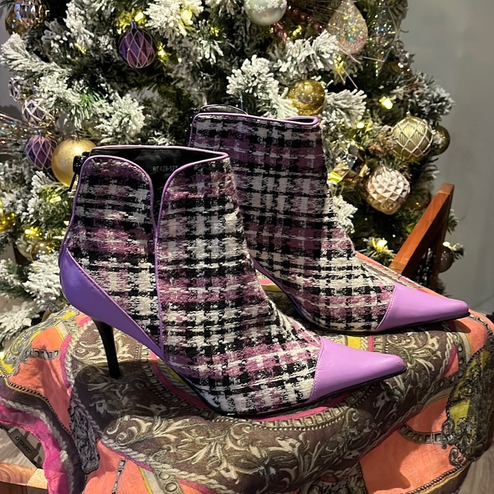 Really fun ankle boots very original